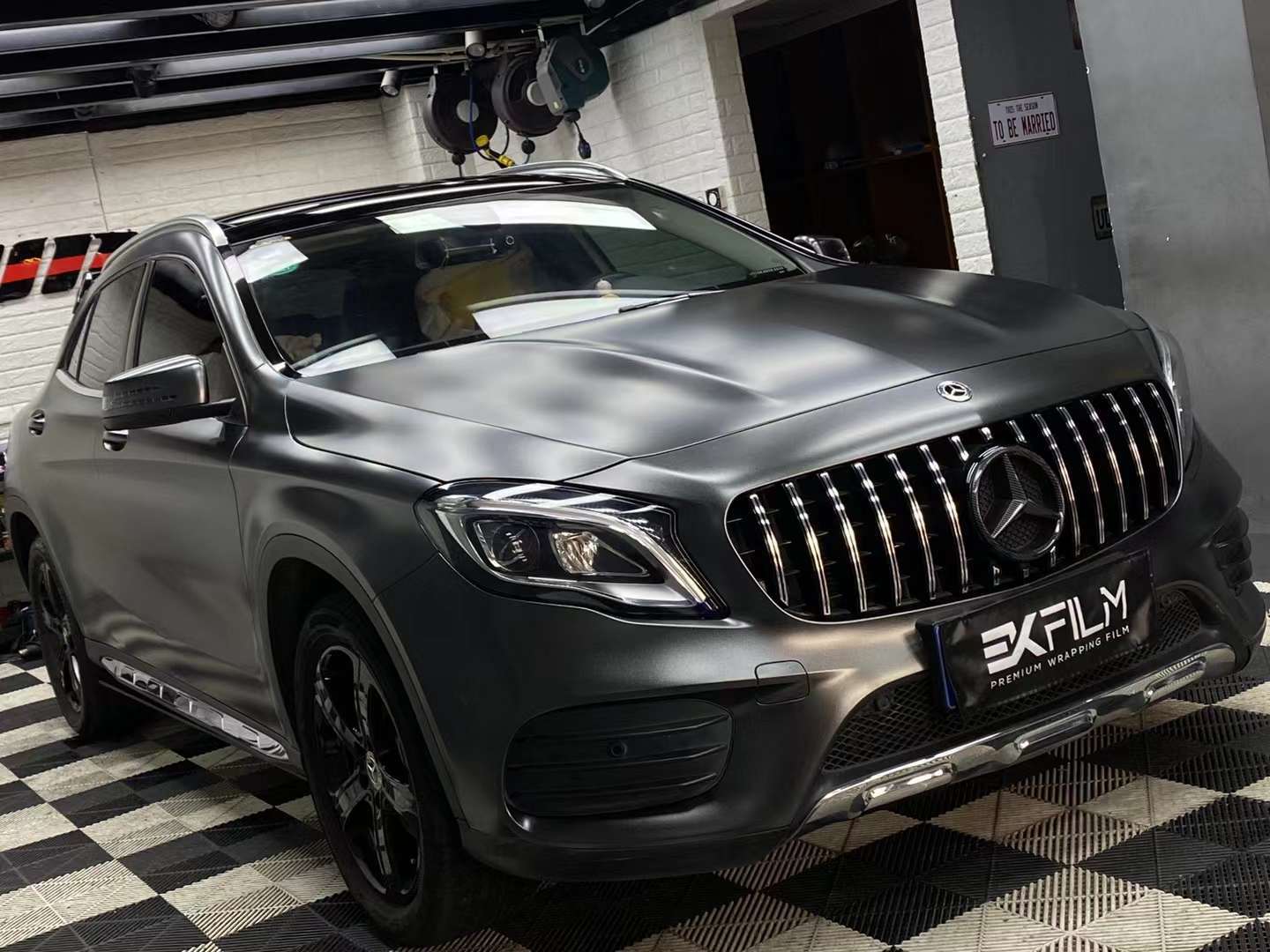 奔驰gla汽车贴膜ekfilm-ek改色膜重金属深邃灰