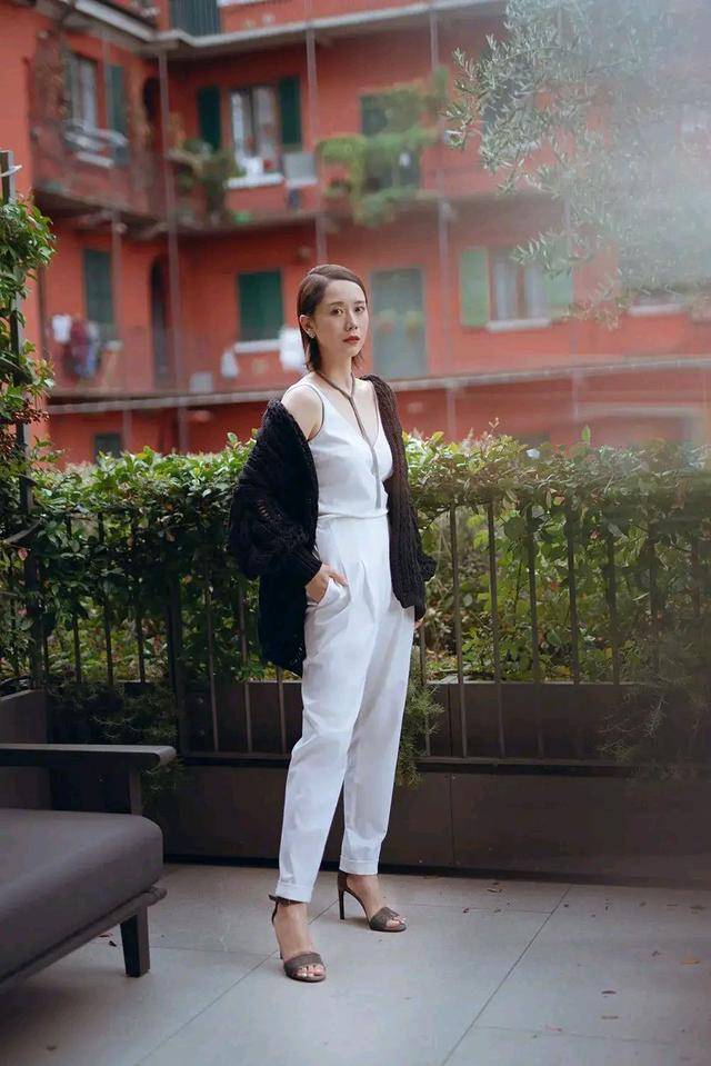 黑色|海清一身黑白配，经典时尚永不过时，上班族女人穿，谁穿谁好看
