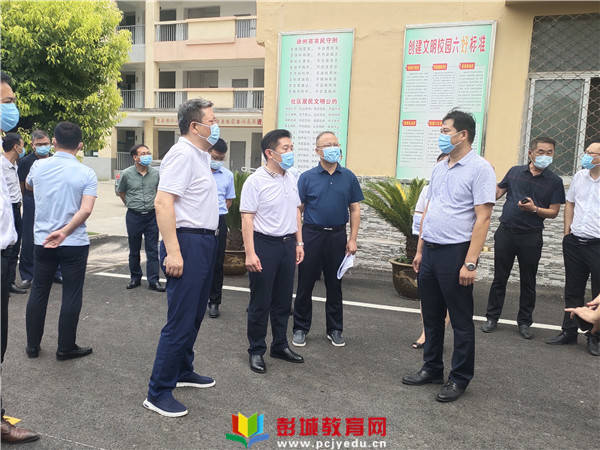 铜山区高建民区长莅临棠张镇中心中学检查疫情防控和调研校园建设工作