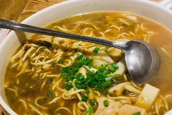肉丝面条怎么做又嫩又好吃 55091574813d4008b0753d5e54e485fe.jpeg