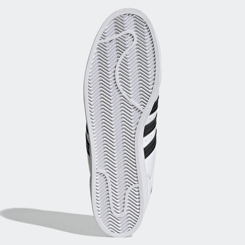 的设计|三叶草「龅牙鞋」实物曝光！网友：求求来点阳间的…