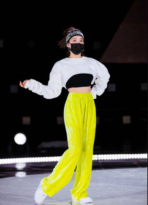 高个子|这个夏天不用秀腿也很时髦,这5个明星穿搭超显瘦,腿粗不用怕