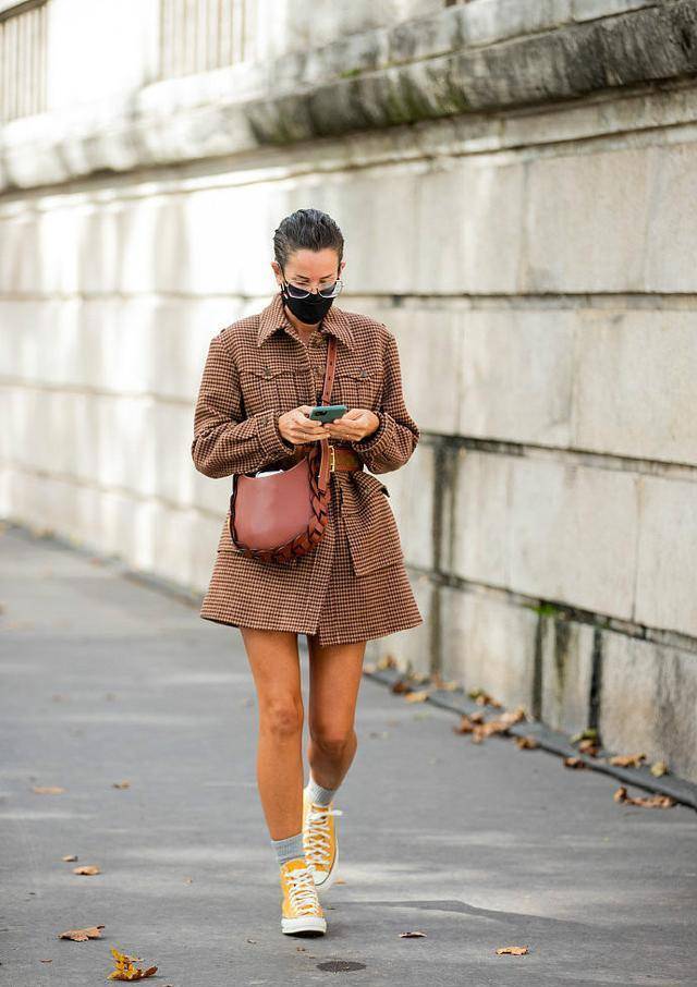 气息|秋季穿啥外套?到了巴黎街头才知道,还是这3个经典款有韵味