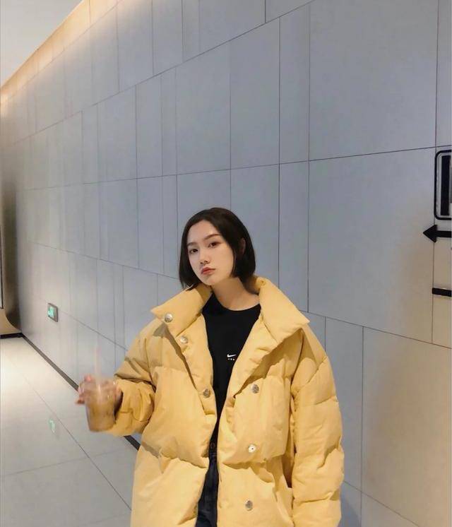 羽绒服|冬天更要穿出少女感，无需担心年龄，减龄穿搭就足够了