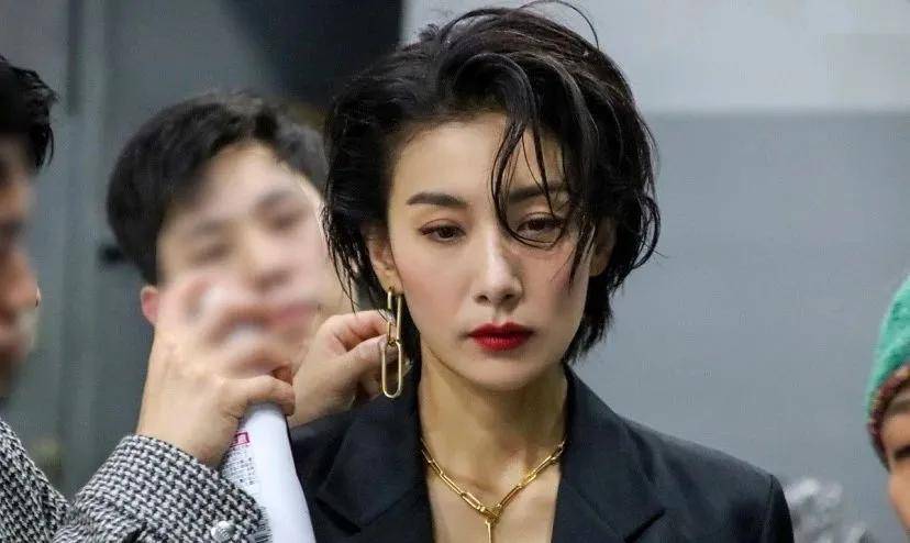 什么|周迅的灵气真的永不断电，一睁眼又是照片变GIF...
