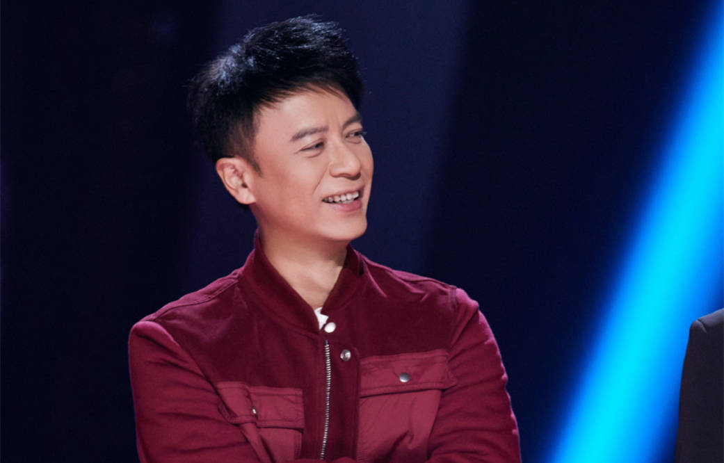 亮点|《好声音》首播夺冠：导师太多被质疑，粤语歌手伍珂玥成最大亮点？