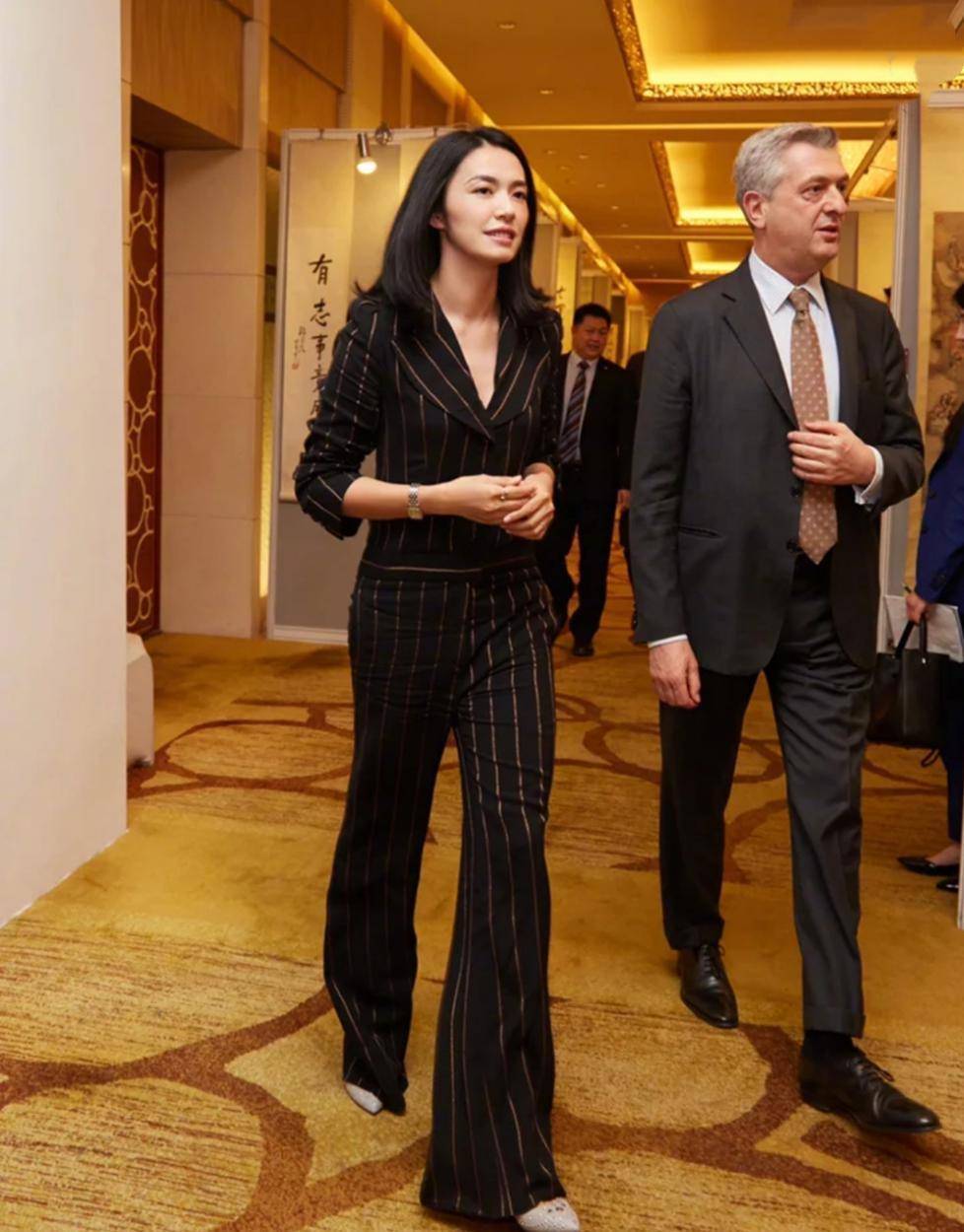 姚晨|穿搭秘籍，30岁女生如何穿出气质？从明星穿搭入手，教你万能技巧