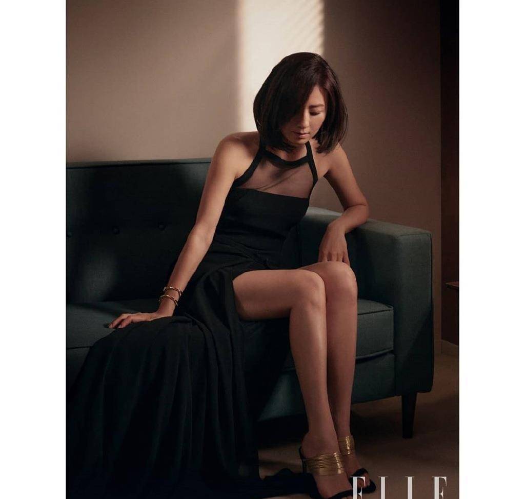 身材|这“婆娘”吃了防腐剂？53岁穿小吊带拍杂志从容优雅，看不出年龄