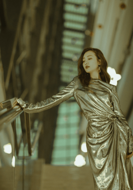 黑色|有种“相同品味”叫杨幂王鸥,穿同款红裙现身,终于懂了刘恺威