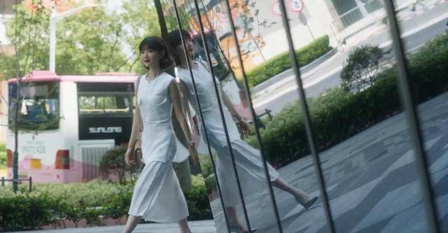 仙女|三十而已：钟晓芹穿白裙去离婚美如初恋，是她作为女人最后的傲娇