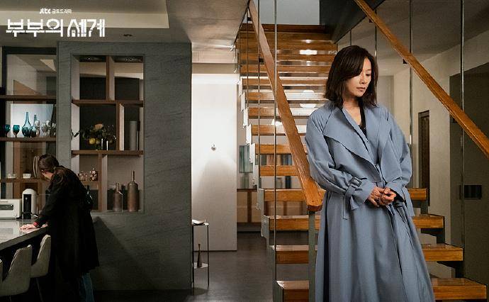 身材|这“婆娘”吃了防腐剂？53岁穿小吊带拍杂志从容优雅，看不出年龄