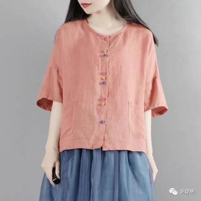 爱美|42-65岁妈妈别穿太老，“芙蕖嫩红衫”，优雅还显嫩