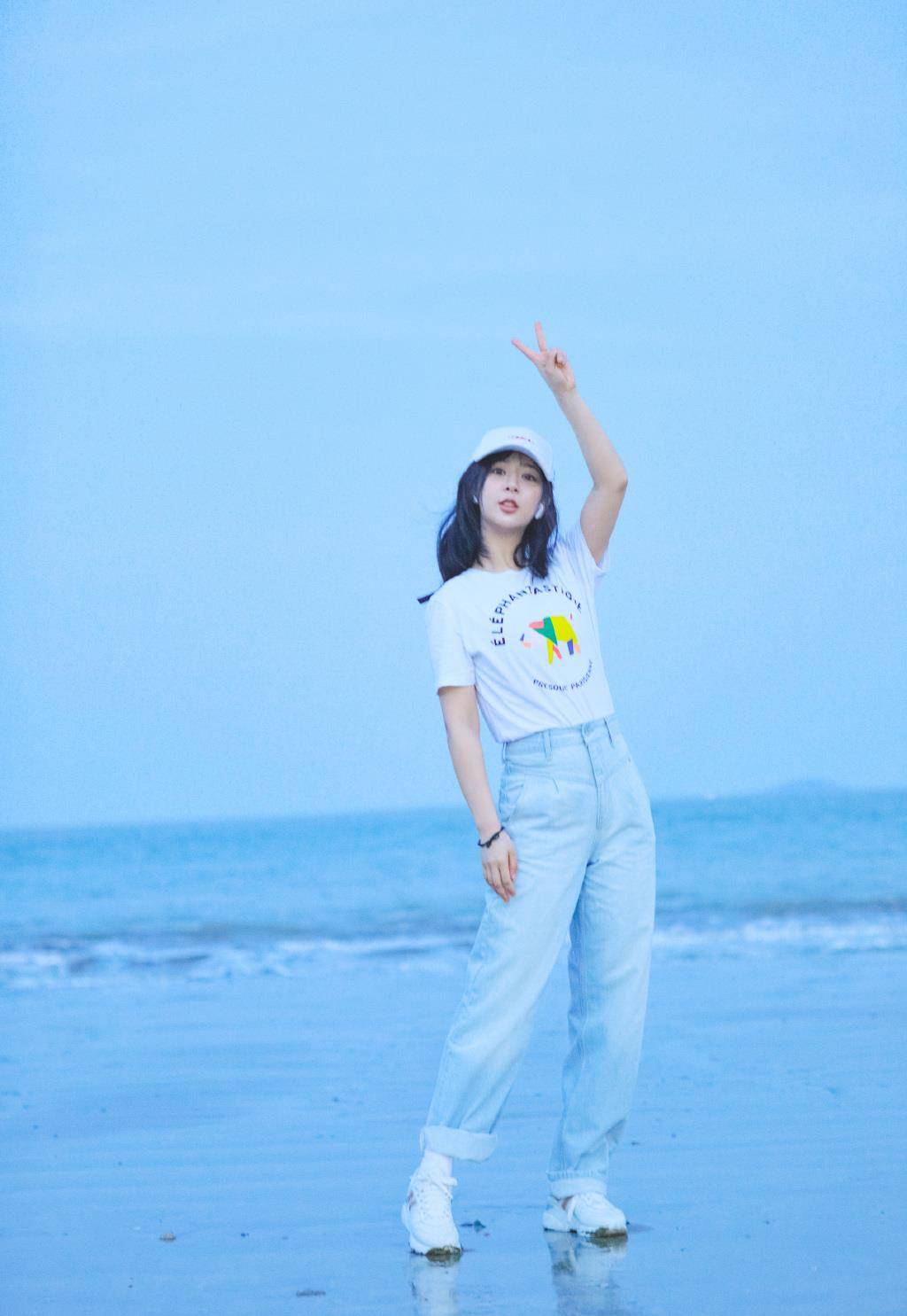 高个子|这个夏天不用秀腿也很时髦，这5个明星穿搭超显瘦，腿粗不用怕