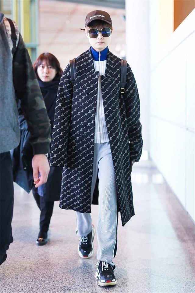 视觉|女人穿风衣羽绒服，记得搭配这几双鞋子，诠释满满的女人味