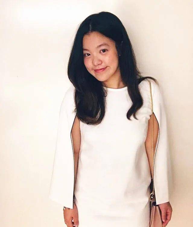 钟懿|钟镇涛16岁的女儿美出圈，穿吊带清新雅致，梦想是做模特