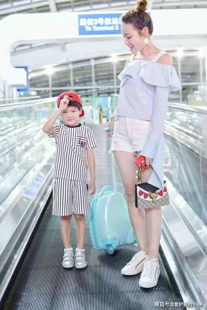 夏天|叶一茜真敢穿,带儿子穿一字肩配短裤秀大长腿,真不怕田亮吃醋