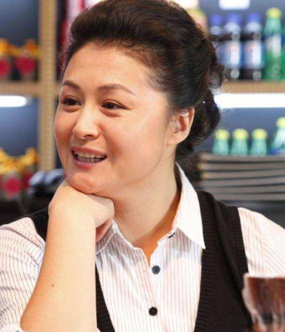 于月仙车祸去世现场惨烈:骆驼内脏散落四处,同行其余三人都生还