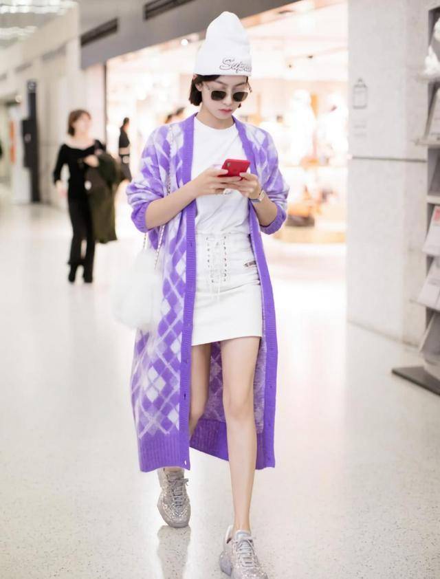 颜色|秋天街头的“英伦风”,只需件菱格毛衣,绅士的贵气你也能有