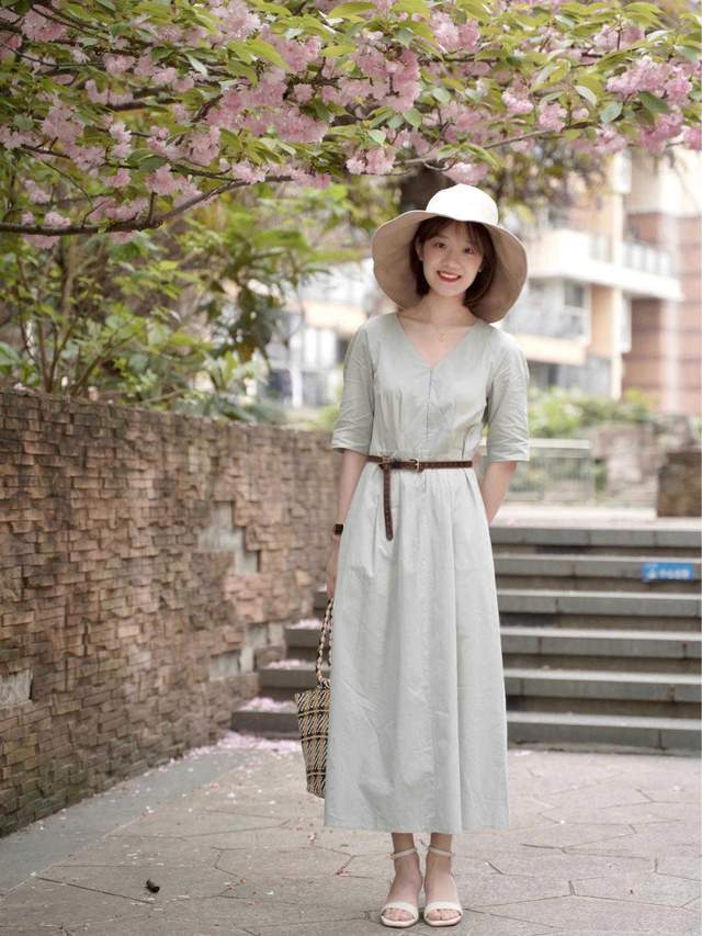 服装|谁说小个子想穿出气质很难？只有155cm的身高，穿上长裙显高显瘦