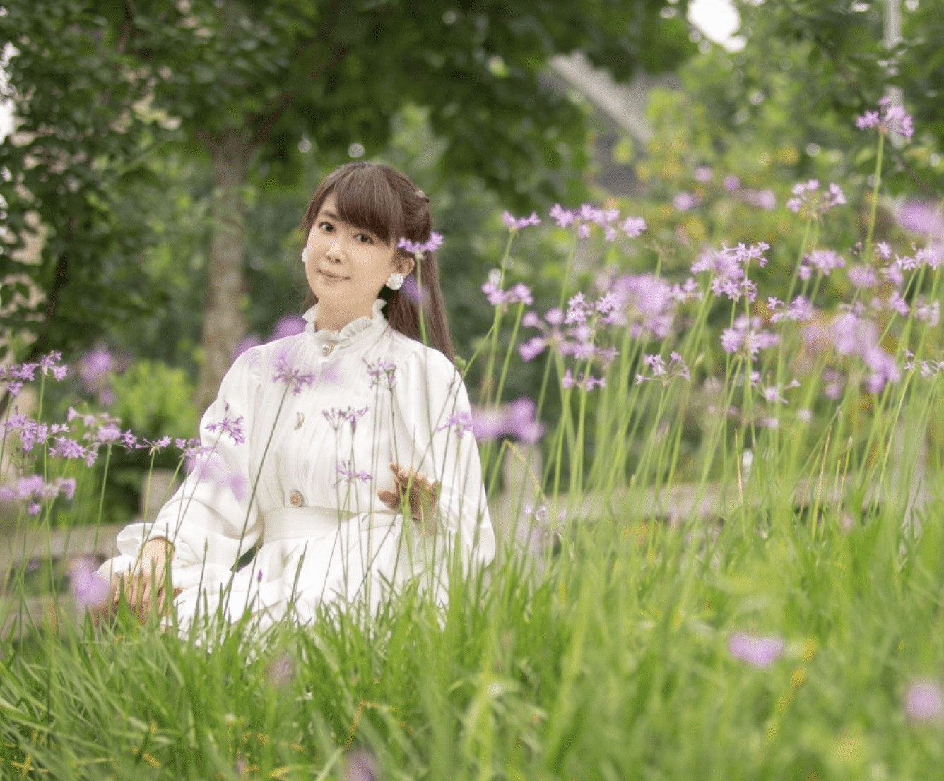 清爽|52岁孟庭苇不服老，穿白色连衣裙还有“少女感”，阿姨辈里少见