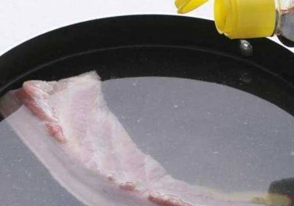 下锅|做红烧肉时，很多人做错了，都是直接下锅煮，难怪肉质又腻又柴