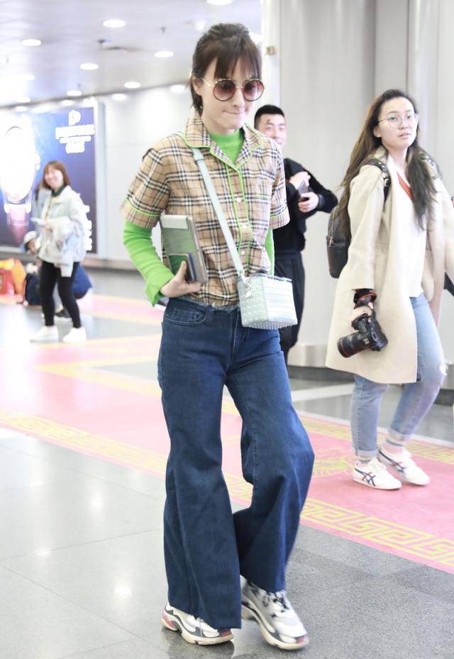 下半身|金晨太瘦了,穿紧身针织衫也没有看到曲线,但时髦感依旧让人羡慕