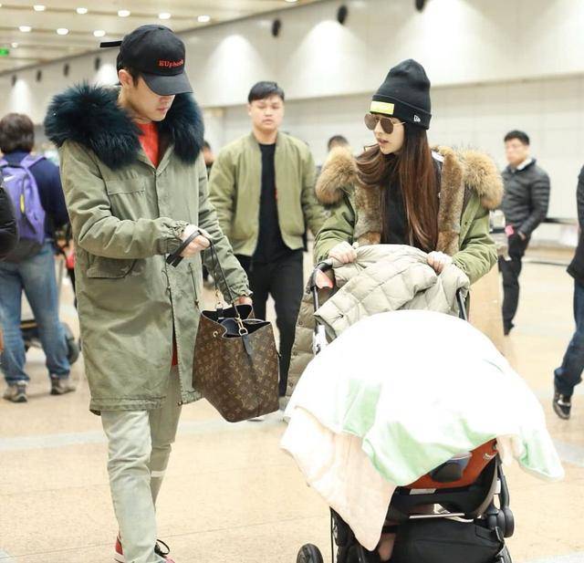 爱美|颖儿付辛博带娃现身，平时爱美的颖儿却穿大棉袄，只为配合老公