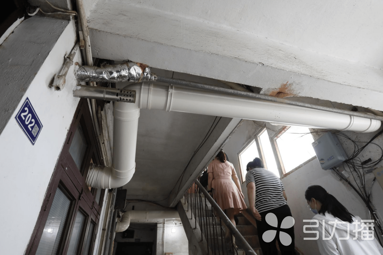 "美颜"新试验!苏州市老旧小区试点安装公共排油烟管道