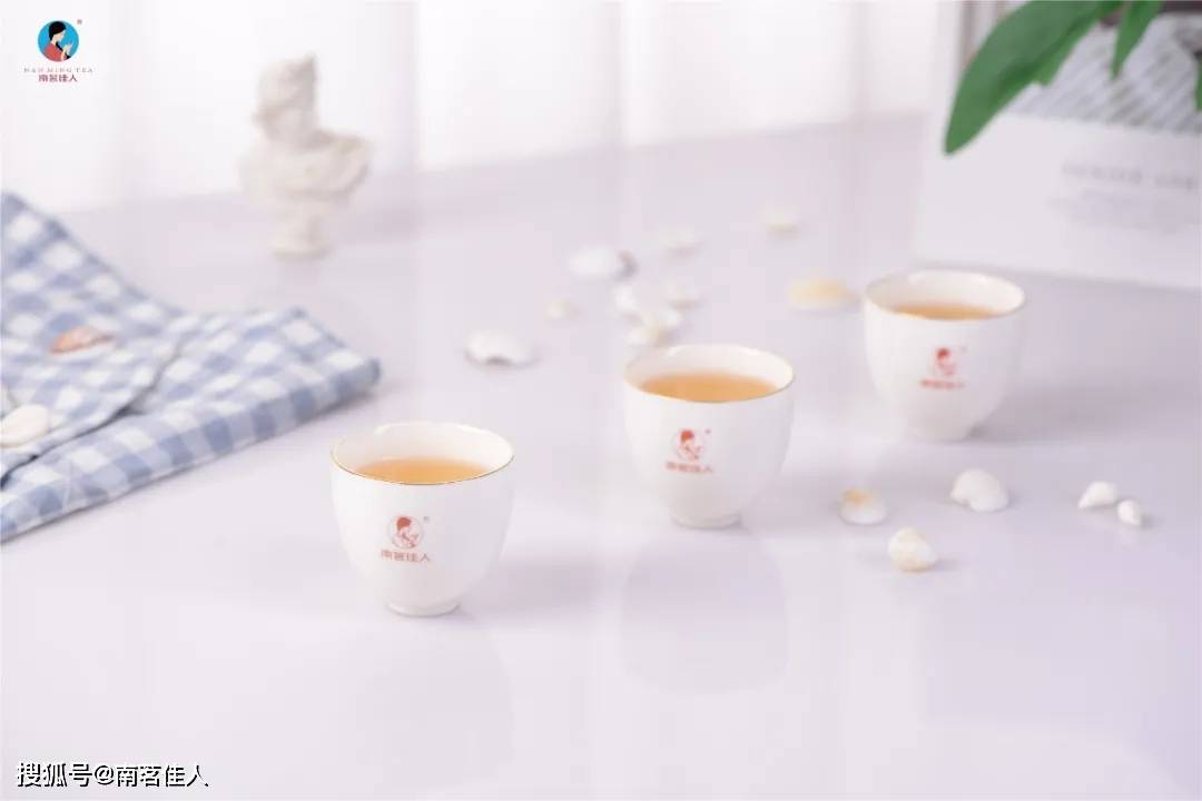 化合物|“三年药、七年宝”是假的？被质疑的云南白茶，药香究竟怎么来的？