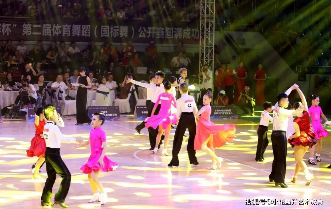 舞台|拉丁舞舞者为什么一定要大浓妆呢？