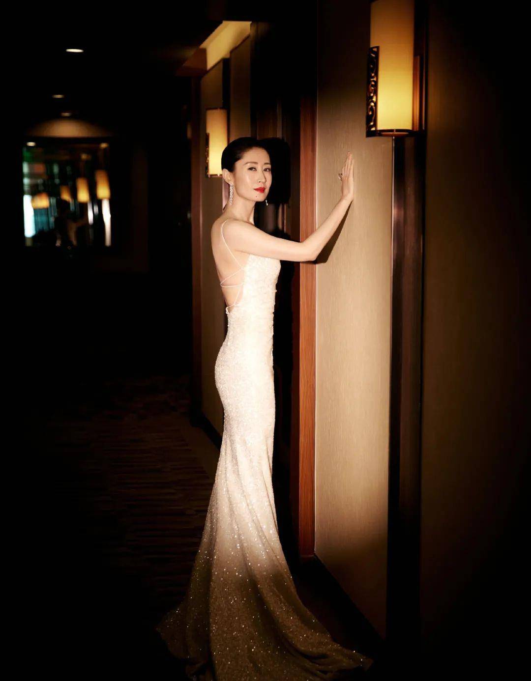 景甜|陶虹景甜的深V造型,真的又美又大胆