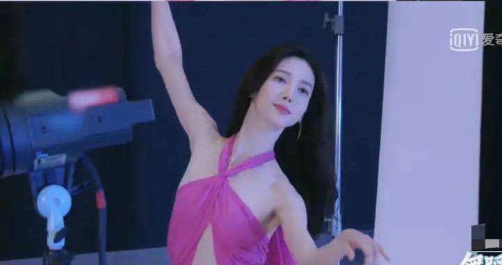 仙女|金晨官宣加盟《舞蹈生》，花絮中一身桃粉色仙女纱裙，柔美动人