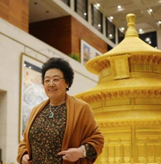 陈丽华有几个小孩 bdbc1f5f02dd44459518251109e9a9f1.jpeg