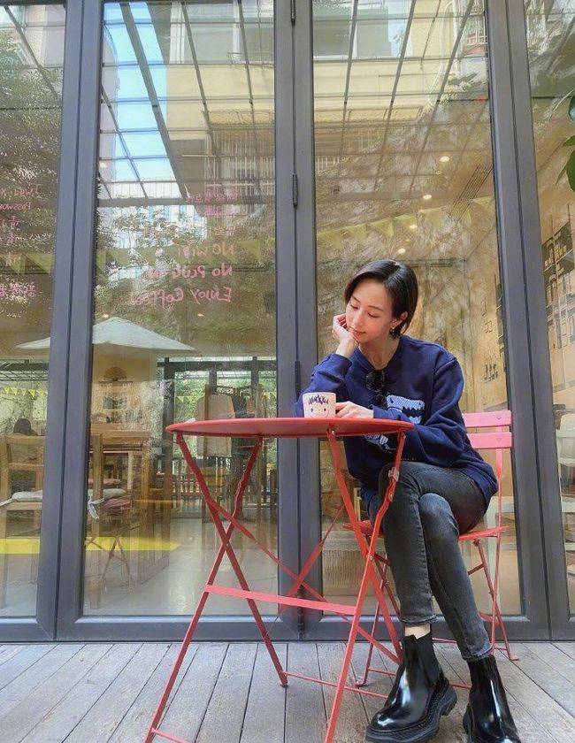 女神|张钧甯休闲装扮，耍酷卖萌吸睛，卫衣图案好霸气气场十足！