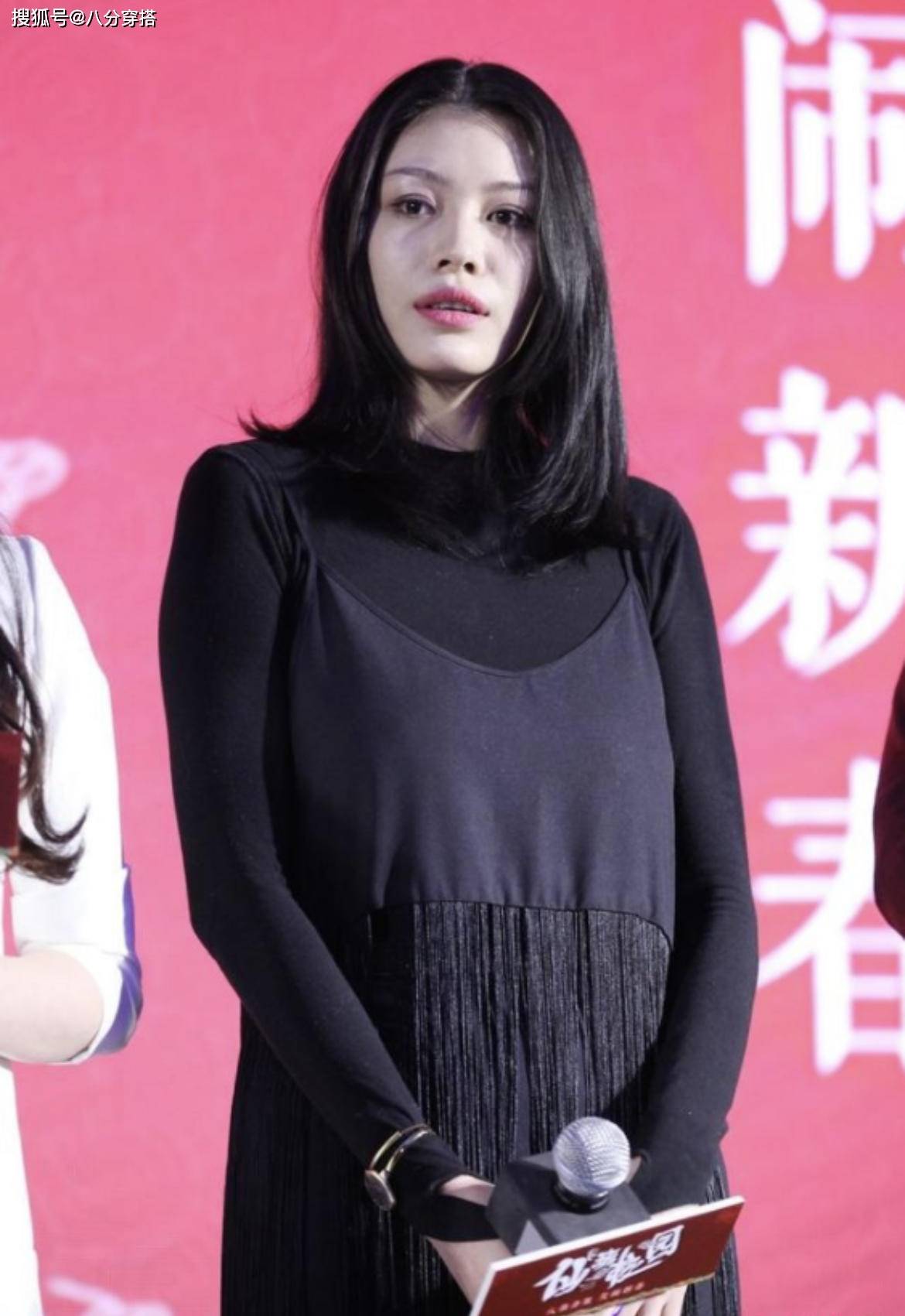 葛荟婕|葛荟婕不愧是超模，黑色网格上衣配缎面半身裙个性时髦，成熟精致