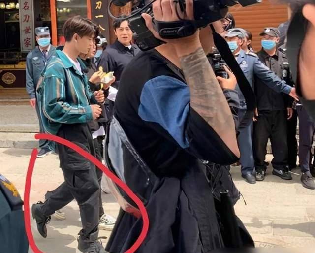 鞠婧祎|考验眼力！隐形内增高厚度大起底，明星们一个比一个敢穿！
