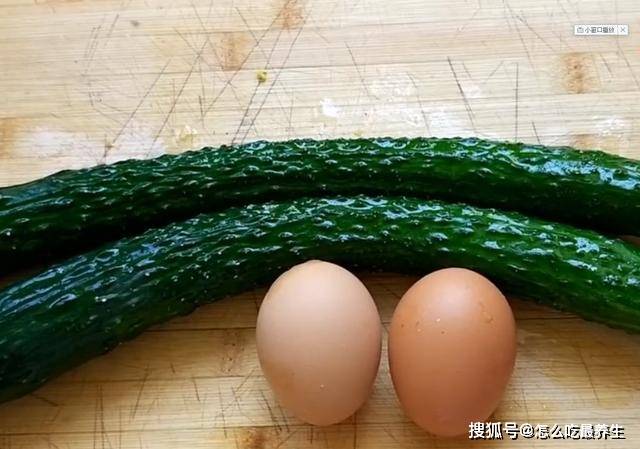 做法|2根黄瓜，2个鸡蛋，8分钟解决全家早餐，开锅一瞬间，口水流下来