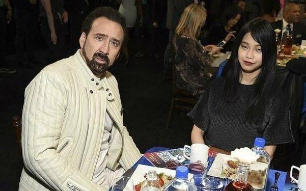 尼古拉斯·凯奇|尼古拉斯·凯奇亚裔女友曝光,被嫌弃的丑女孩,去国外却能嫁男神