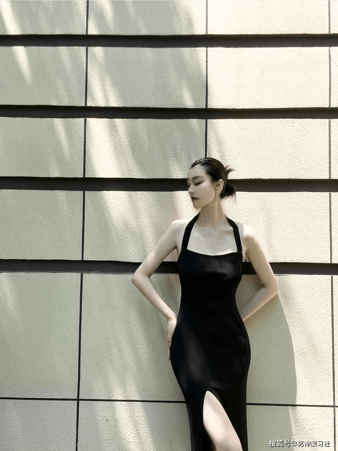 黑色|“社交风”小黑裙,到肩是优雅,到背是女皇!看明白了吗?