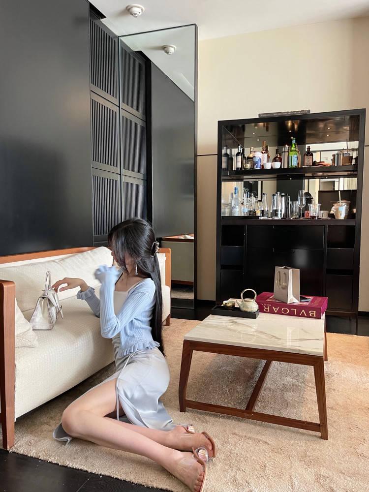 视觉|“40岁女人”一定就该怎么穿？这几款不光有气质，更让你活力四射