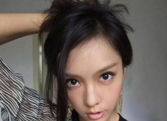 王思聪的风流情史,靠金钱征服了15个女人,如今却沦为了爱情舔狗!_王颖