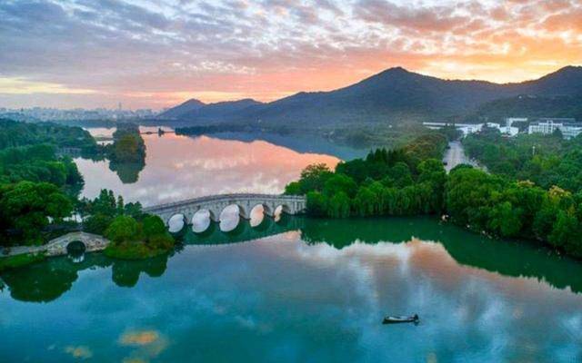 浙江杭州“湘湖”风光秀丽、湖光山色，有西湖“姊妹湖”之誉