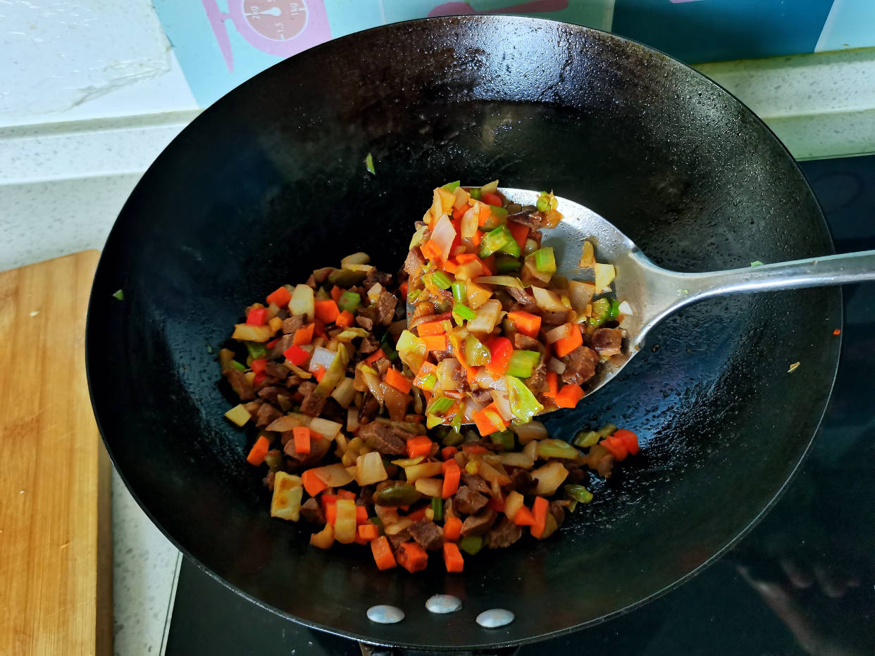 蔬菜|孩子爱吃炒米饭,老妈变个花样吃炒米饭,孩子说真香