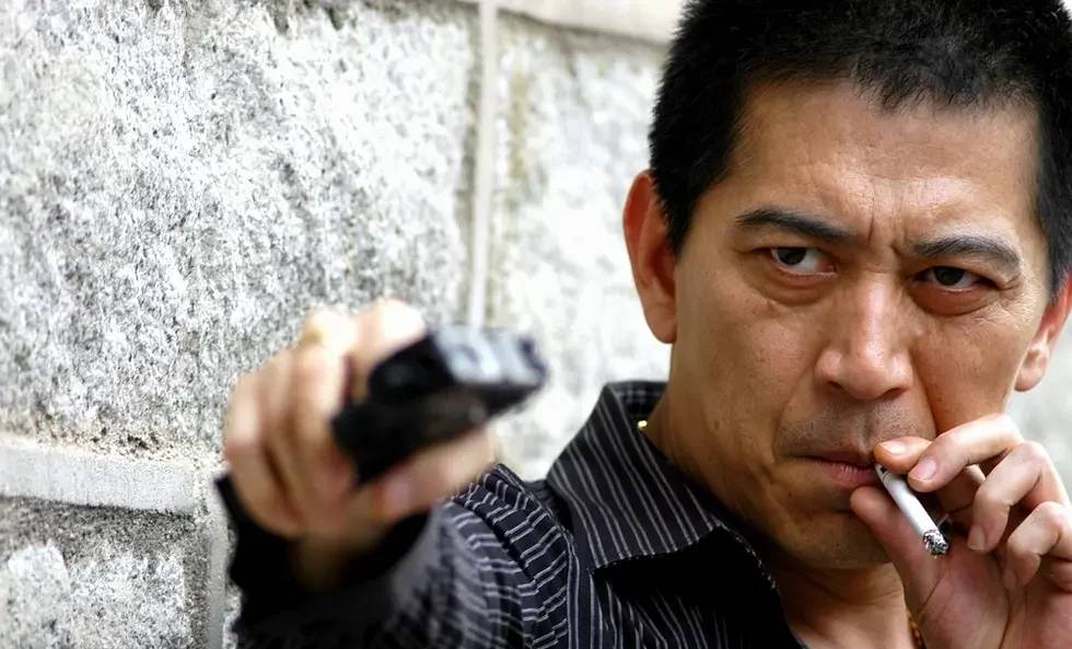 他年轻时比乌鸦哥还猛,黑老大都模仿他,如今62岁却慈祥不少!_高捷