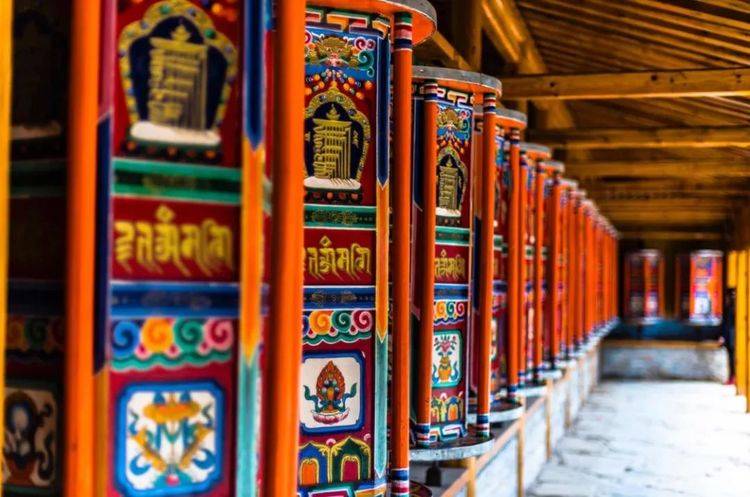 拉卜楞寺：全世界最有名的藏密学院，规模宏大，值得一游