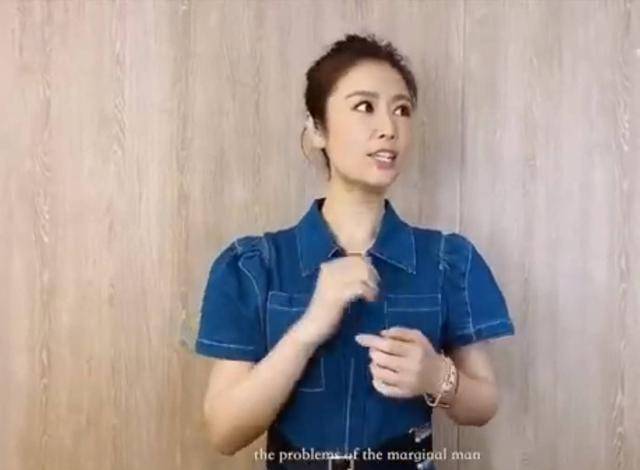 后林|夫妻吵架后林心如现身！穿牛仔连体衣秀时髦，一抬手显示婚姻状态