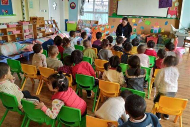 班里|公立幼儿园一个月八九百,私立幼儿园一个月两三千,有什么区别?