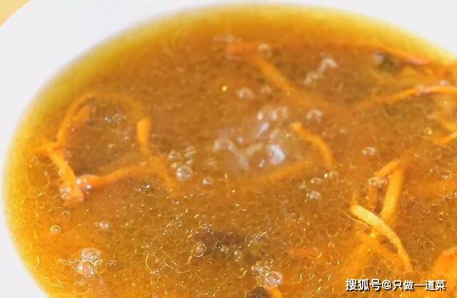 鸡汤|懒人香菇焖鸡：一个电饭煲就搞定，不用一滴油和水，出锅鲜香嫩滑