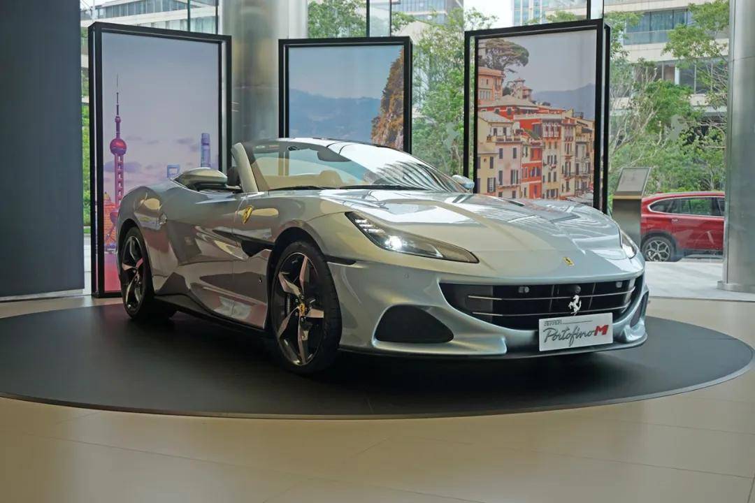 完美的敞篷跃马法拉利portofinom静态体验