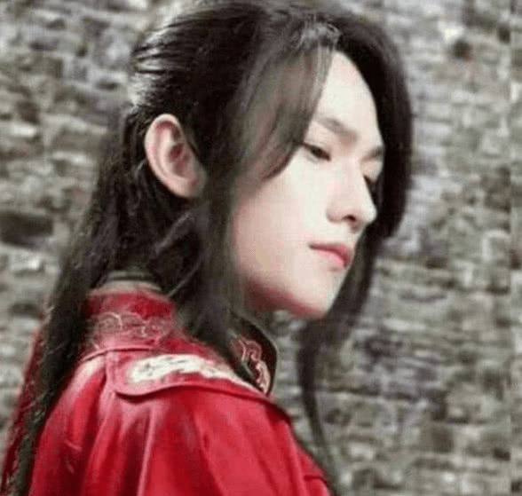 男星|古装红衣美男，龚俊、杨洋、肖战等男星，谁是你心头的朱砂痣？